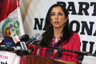 Nadine Heredia, primera dama del Perú y líder del Partido Nacionalista, en la conferencia de prensa de hoy, en Lima