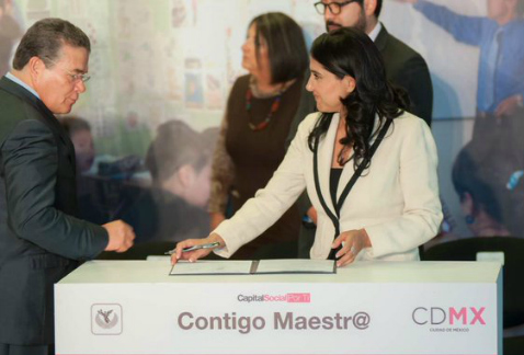 La secretaria de Educación del DF, Alejandra Barrales, dijo que el convenio GDF-SNTE para profesionalización de maestros en esta capital, está abierto