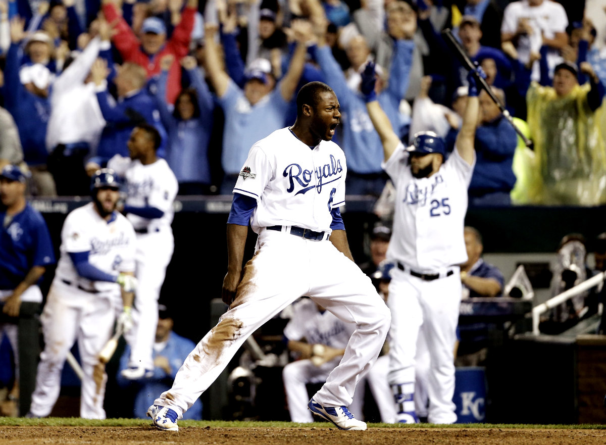 Lorenzo Cain así celebró la carrera del triunfo 