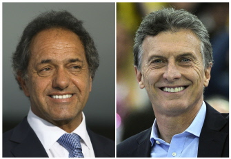 El candidato oficialista Daniel Scioli (i), del Frente para la Victoria, tiene como principal rival al derechista Mauricio Macri (d), de "Cambiemos"