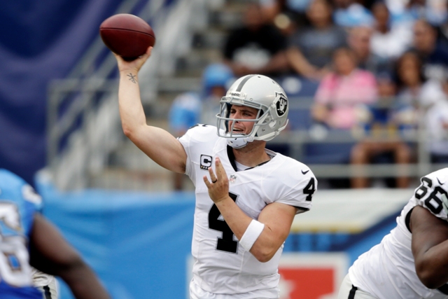 El quarterbackde Raiders, Derek Carr