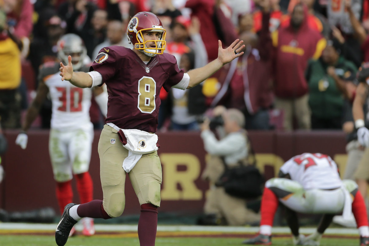 El quarterback de los Piele Rojas, Kirk Cousins celebra remontada ante Tampa Bay