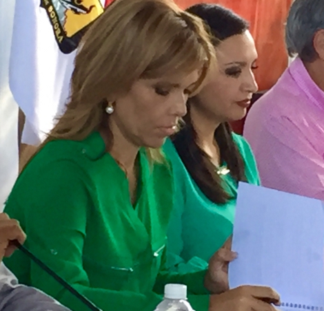 La gobernadora, Claudia Pavlovich, durante la reunió del gabinete regional en Sahuripa, Sonora. 