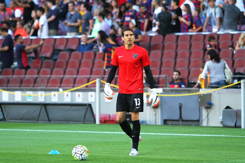 Guillermo Ochoa, suplente en el Málaga