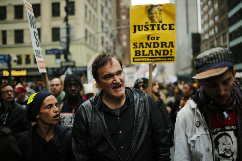 Quentin Tarantino acudió a una marcha el fin de semana para protestar contra la brutalidad policial. 