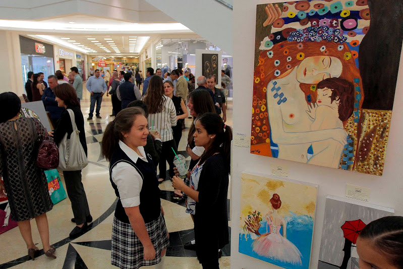 Exposición de la Academia de Cultura, Piano y Pintura.