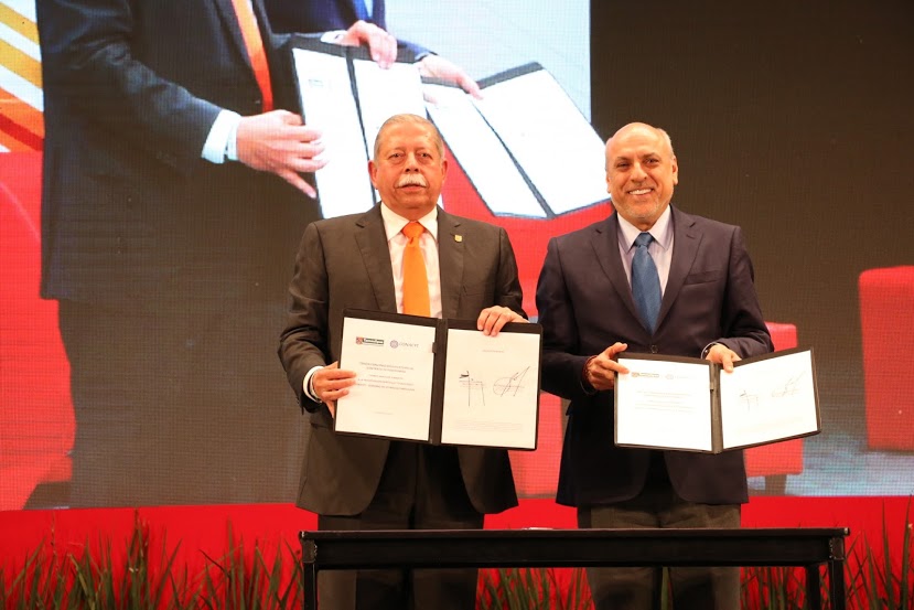 Firma del convenio para el centro de investigación para el desarrollo energético.