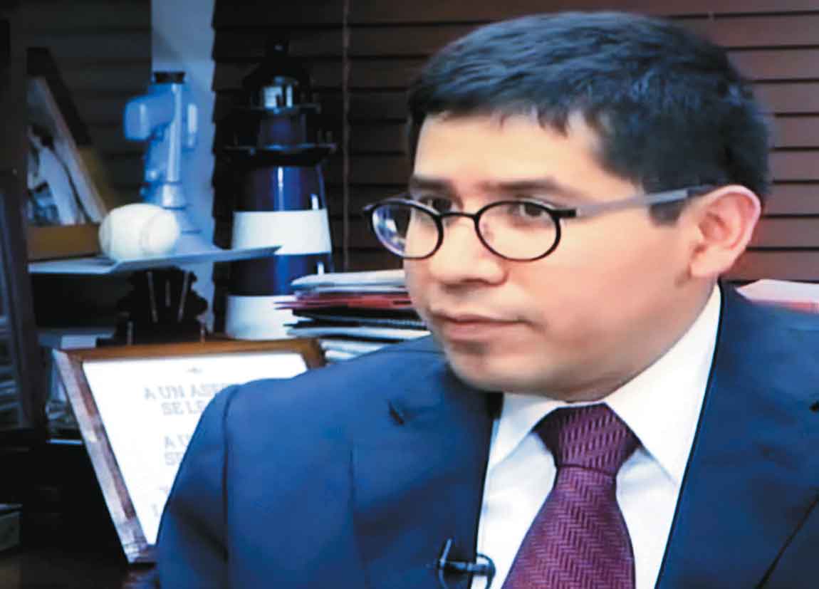 El funcionario de la PGR fue entrevistado por Carlos Marín en 'El asalto a la razón'.