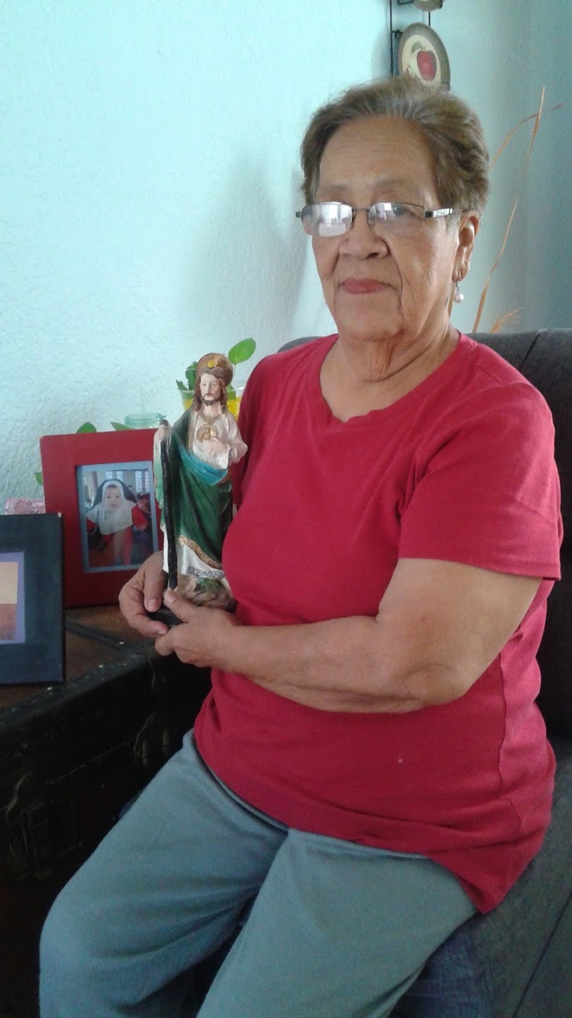 Raquel López desea volver a ver a su hija, quien vive en Argentina.