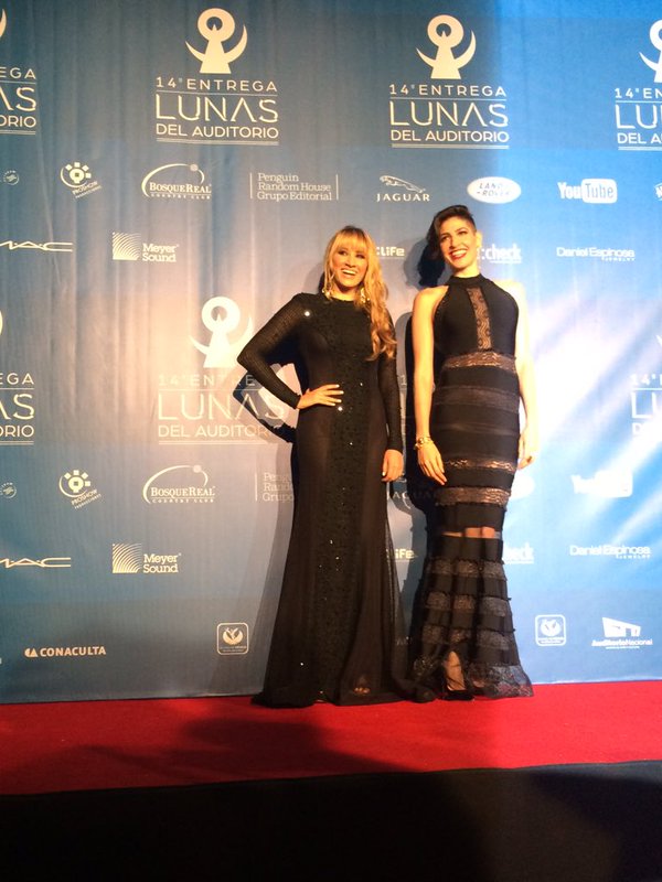 Las Ha*Ash lucieron elegantes en vestidos negros. 