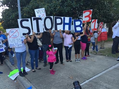 La ley impacta a la comunidad inmigrante ya que reduce las formas de identificarse ante representantes oficiales de gobierno en Carolina del Norte.
