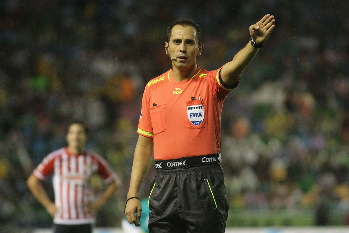 Luis Enrique Santander, árbitro de la Liga MX