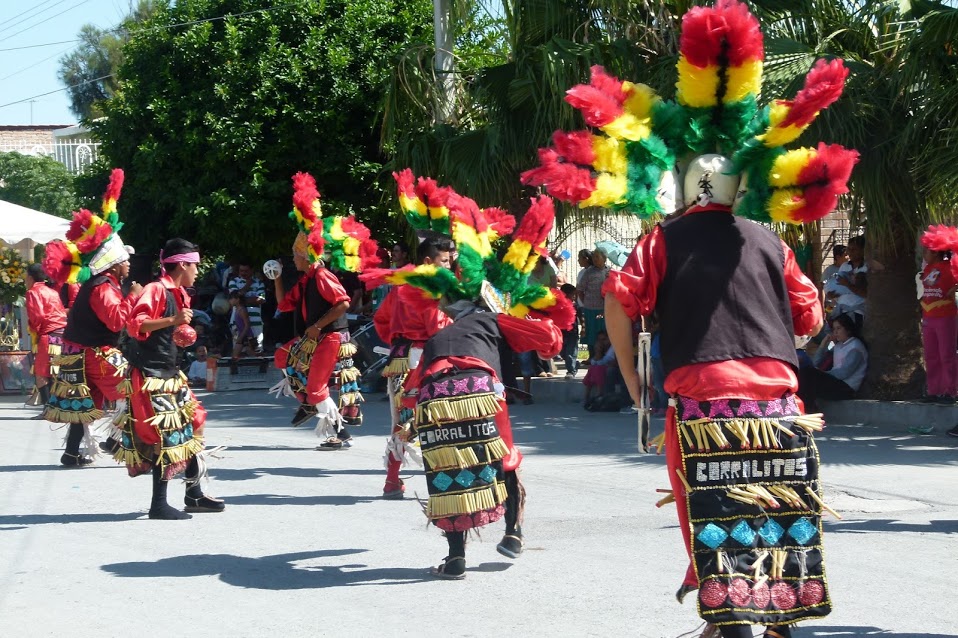 Al parecer, desde hace unos 6 años, las danzas maderenses han incluido la música popular, la cual la mezclan con los sones que emiten los tambores.