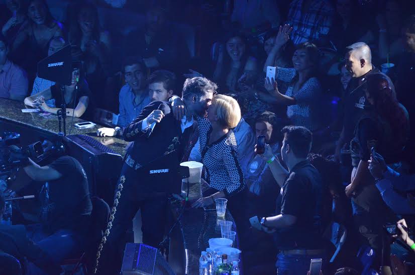Por más de tres horas, Alejandro Fernández puso a cantar a los asistentes