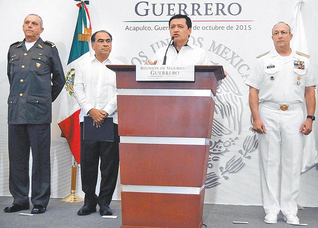 Salvador Cienfuegos, Héctor Astudillo, Miguel Ángel Osorio y Vidal Francisco Soberón durante el acto. 