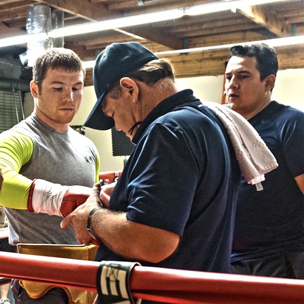 El 'Canelo' se prepara para su pelea frente a Cotto