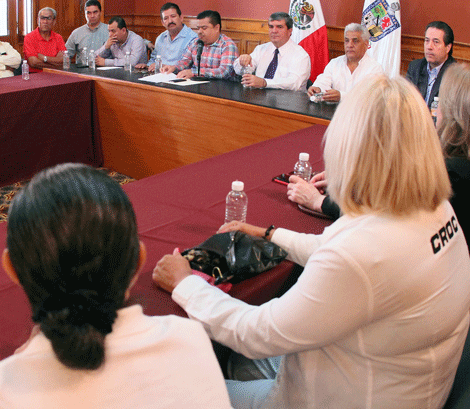 El secretario general de Gobierno atendió a los croquistas en el Salón Rojo del Palacio de Gobierno.