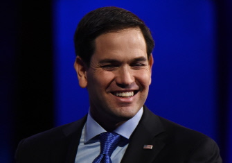 El senador republicano por Florida, Marco Rubio, sonríe tras su actuación en el debate republicano en Boulder, Colorado