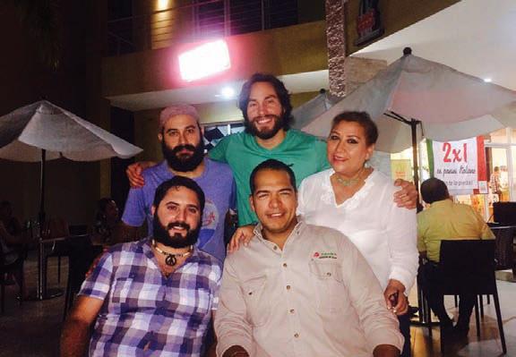 Carlos Rodríguez y los nuevos actores de TAC.