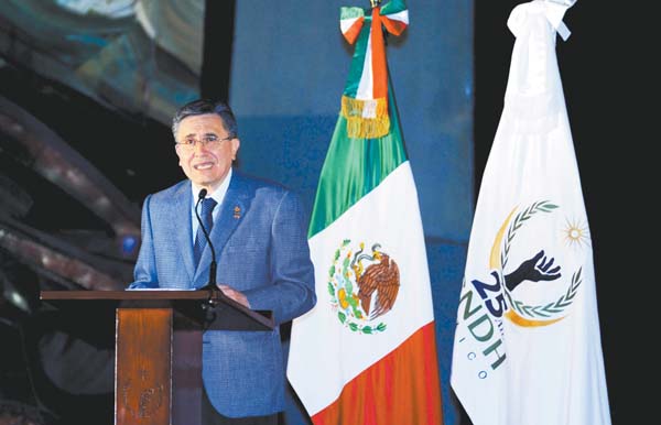 El ombudsman nacional en el acto conmemorativo en el Polyfórum Cultural Siqueiros.