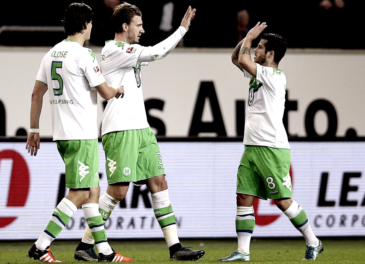 'Wolfs' venció 2-1 