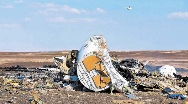 Autoridades de Egipto recuperaron las cajas negras de la aeronave, cuyos restos quedaron esparcidos en un radio de cinco kilómetros.