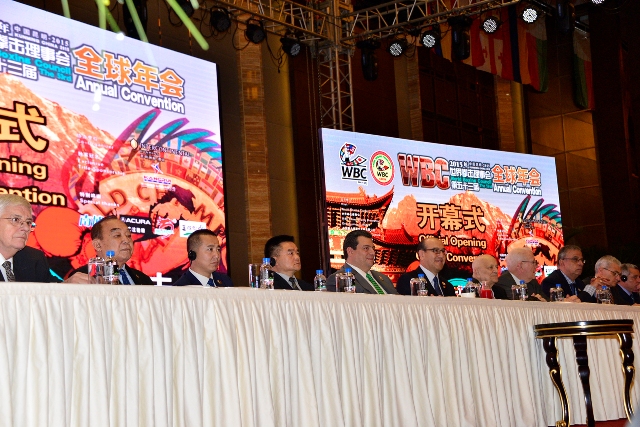Mauricio Sulaimán encabeza la convención del CMB 