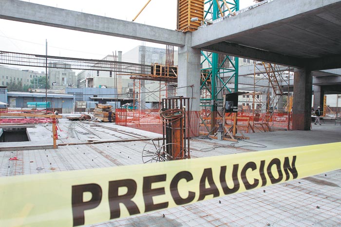 Algunas obras podrían ser prolongadas o pospuestas, afirmó el funcionario estatal.