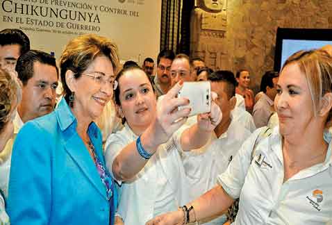 Durante una gira de trabajo por Guerrero, la titular de Salud, Mercedes Juan, garantizó el abasto de medicamentos en los centros de salud.