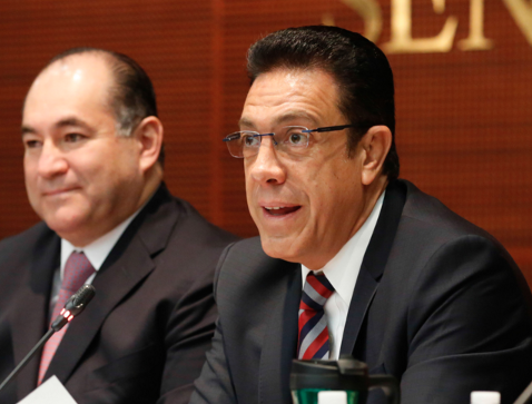 El senador Omar Fayad presentó una iniciativa de ley para sancionar a los cibernautas que cometan delitos. 