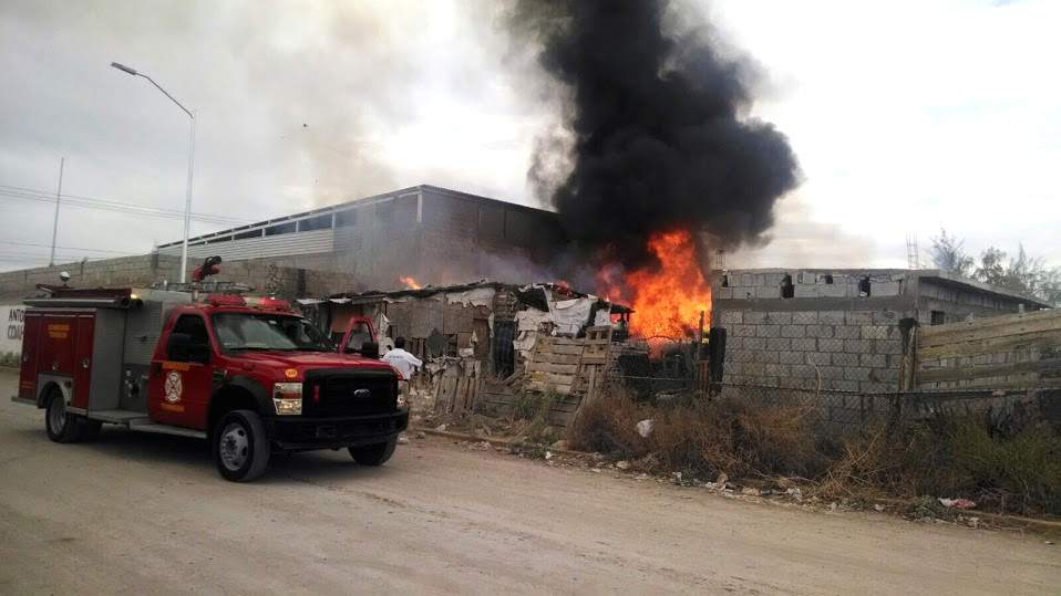 Los vecinos no descartan la posibilidad de que el incendio fue intencional.