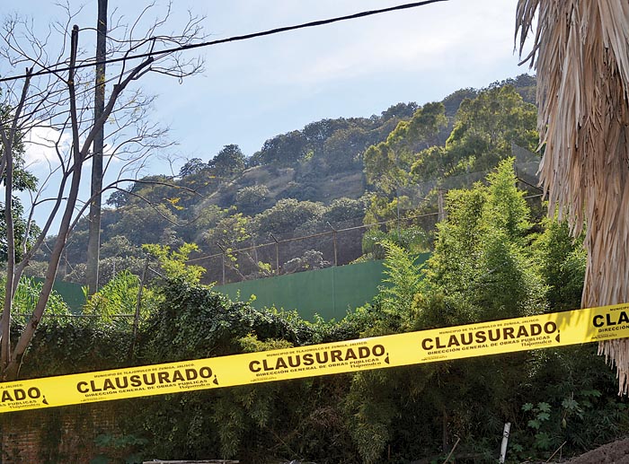 El Ayuntamiento de Tlajomulco clausuró el miércoles trabajos que se realizaban en la zona.