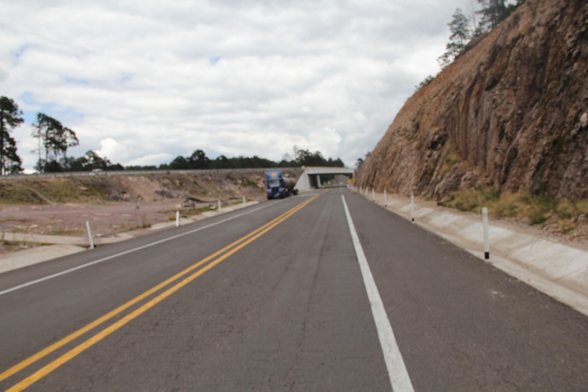 El mal estado de la súper carretera Durango - Mazatlán aumenta el tiempo de traslado.