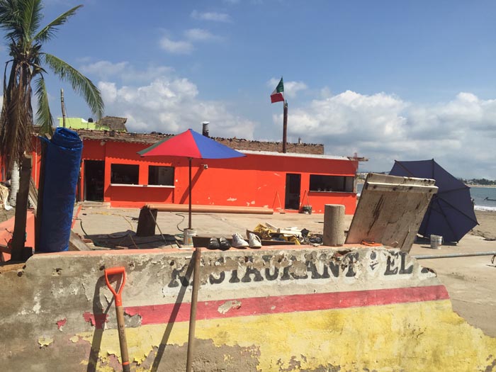 Hoteles y restaurantes fueron los más afectados en la zona tras el paso del huracán "Patricia".
