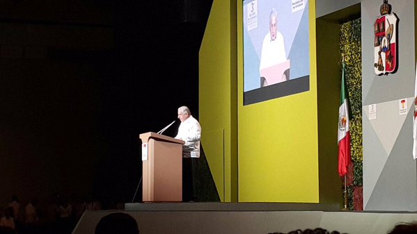 El mandatario estatal, Arturo Núñez ofreció su Tercer Informe de Gobierno en el Centro de Convenciones Tabasco 2000.