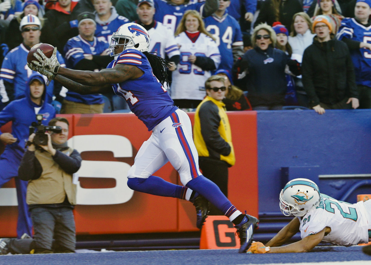 El receptor abierto Sammy Watkins atrapando un pase para touchdown