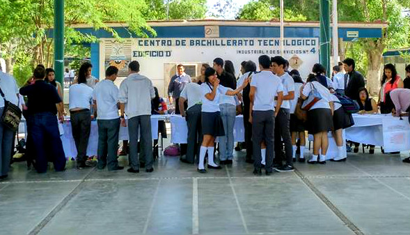Abel Arturo Valenzuela Estevané, es estudiante de la especialidad de laboratorio clínico, grupo N, quinto semestre del turno vespertino.