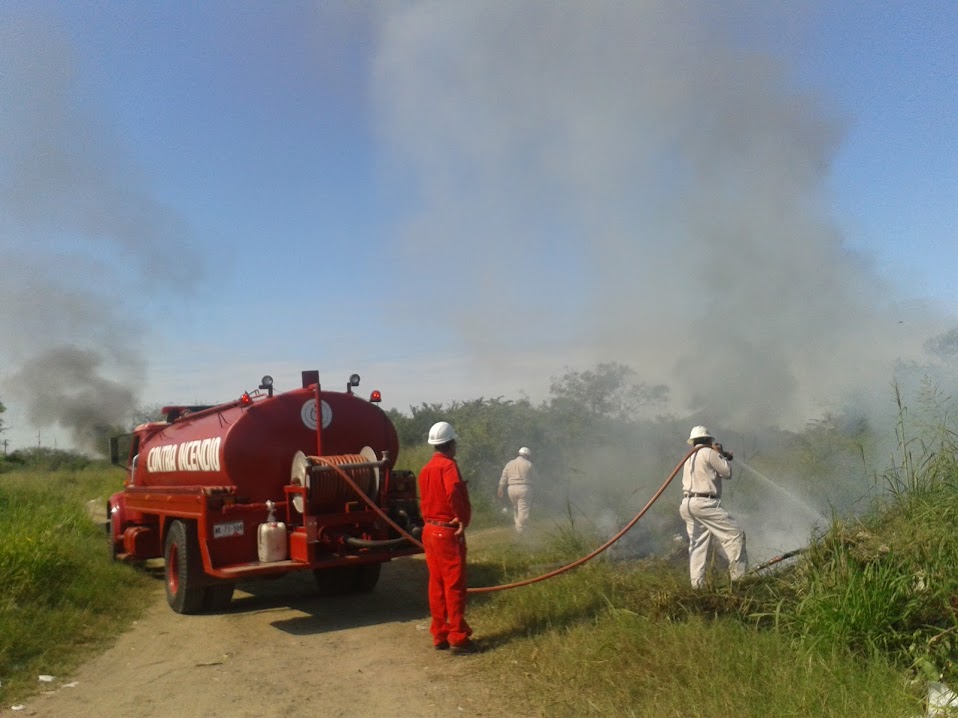 Al lugar llegó personal de Bomberos y la brigada de emergencias de Pemex.