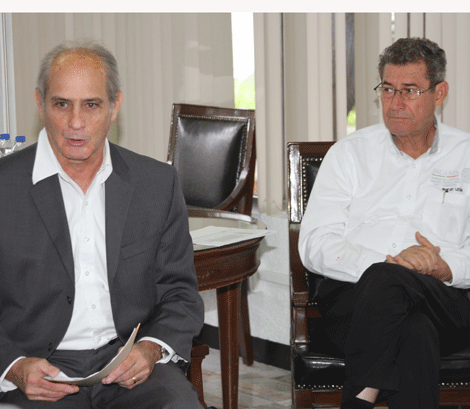 El director de Abastecimientos de la empresa Ragasa, Francisco Belden; y el delegado de la Sagarpa en la entidad, Fermín Montes Cavazos.