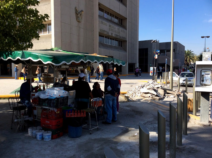 El IMSS señaló que requieren espacios libres y por ello solicitaron que se retiren.