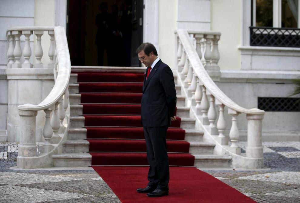 El primer ministro de Portugal, Pedro Passos Coelho (en la imagen, en el palacio de Sao Bento) podría verse obligado a ceder el poder