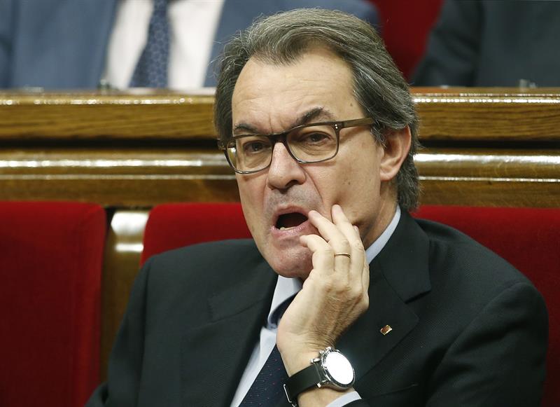 El presidente de la Generalitat, gobierno autónomo catalán, Artur Mas, durante el pleno de hoy en que se aprobó la declaración independentista