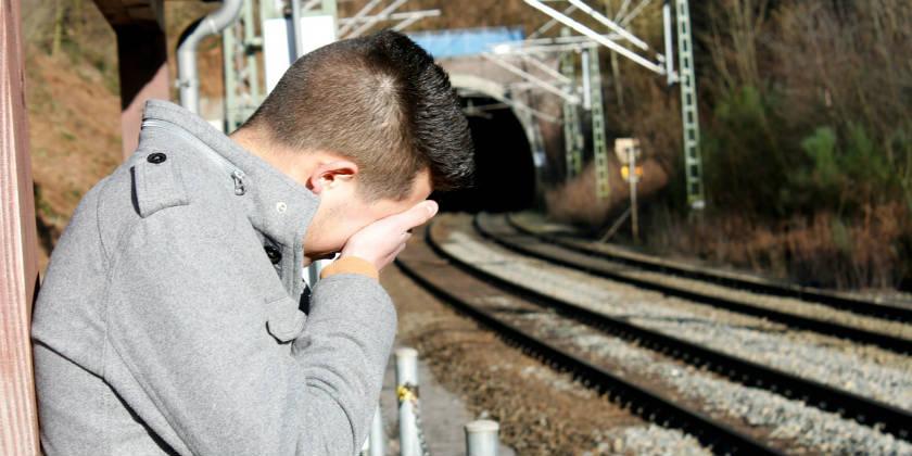 Las exigencias de tipo económico pueden orillar hasta el suicidio.