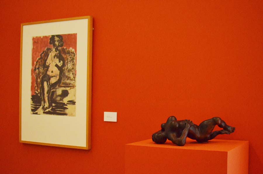 En la exposición conviven pinturas y escultura
