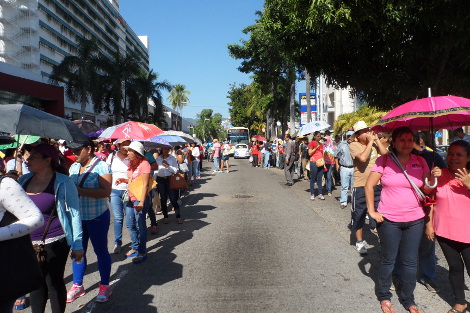 Los maestros aseguran que ya son 29 escuelas cerradas. 