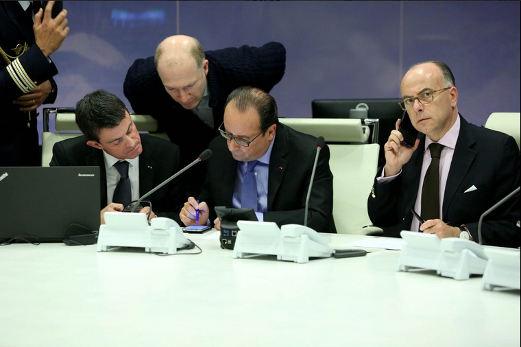 El presidente Francois Hollande analiza la situación de seguridad con el Ministerio del Interior tras los ataques.