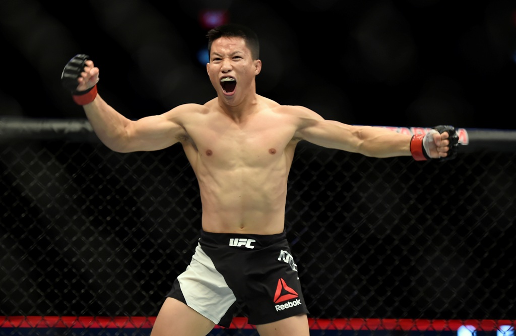 Ben Nguyen celebra después de vencer a  Ryan Benoit