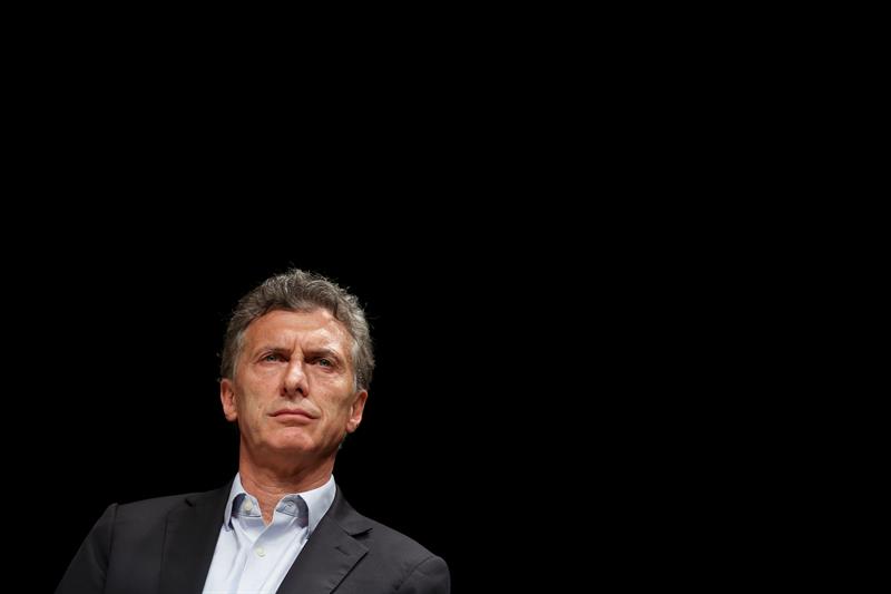 El candidato presidencial por la alianza "Cambiemos", el conservador Mauricio Macri, es favorito ante la segunda vuelta de los comicios