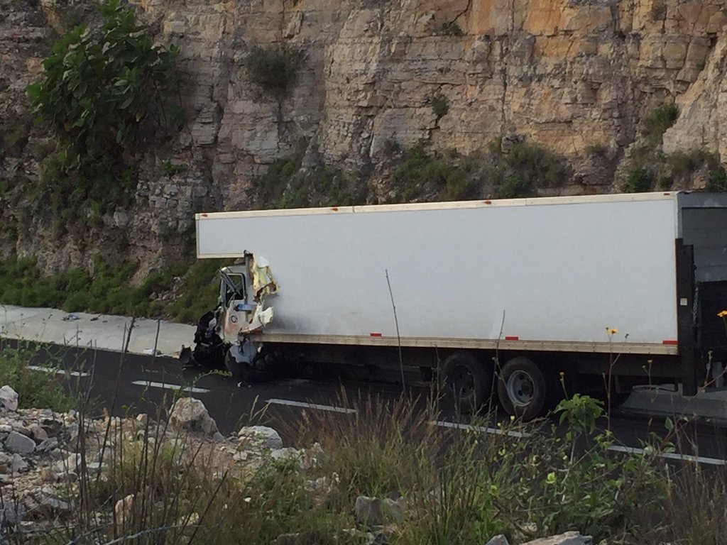 Choque deja 9 muertos y 5 heridos en Oaxaca- Grupo Milenio