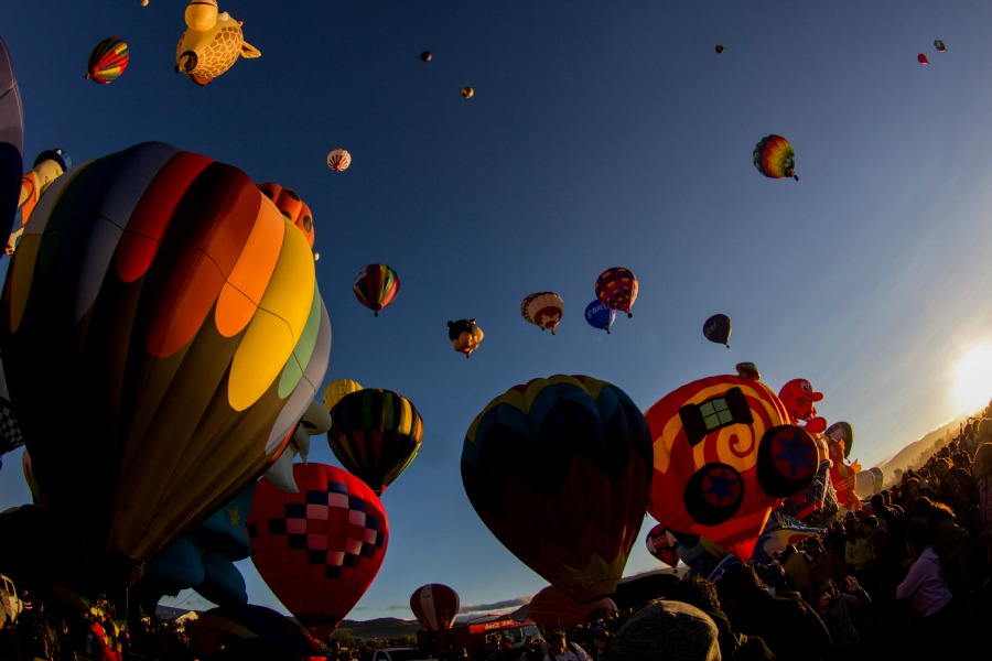 Decenas de globos aerostáticos adornaron el cielo de León.